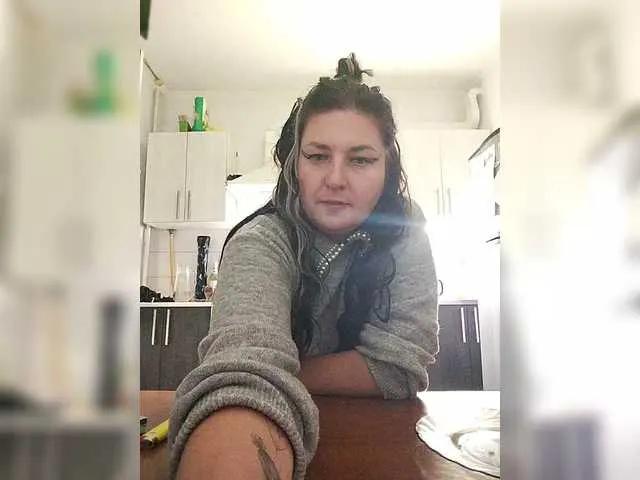 Offline MonicaMilf on BongaCams