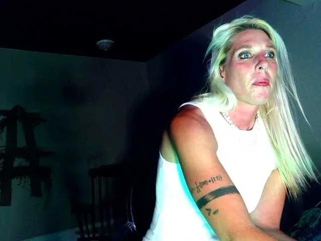 Offline mylfGlama on BongaCams