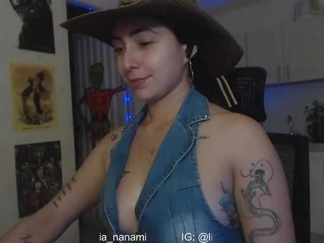 NatashaTanaka — It excites me to fill my whole body with oil and to suck my toes like my hands