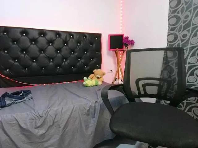 nikyy-19 — Freechat on BongaCams