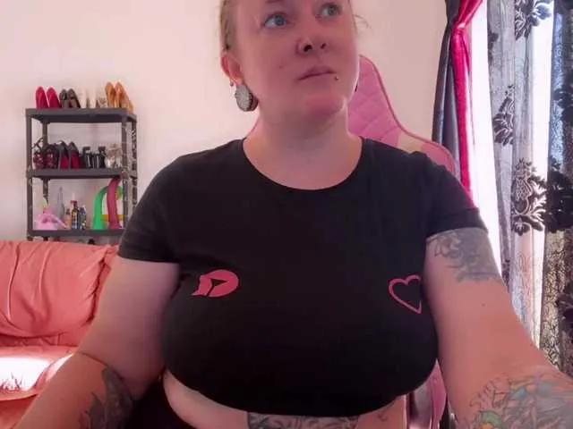 NylonQueen on BongaCams