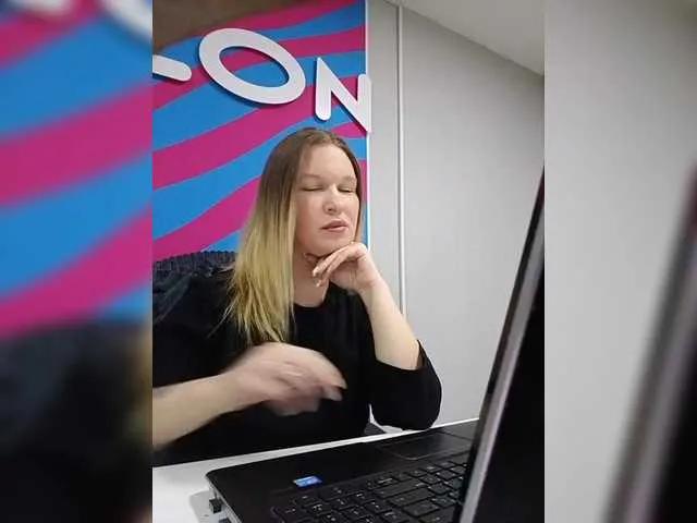 Offline Olivia5551 on BongaCams