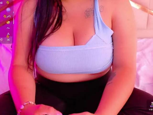 Offline playfulcurvy on BongaCams