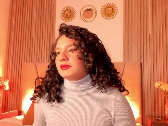 RachellJamess — Me excita el susurro al oido, las manos fuertes en mi cintura, las palaras firmes de un hombre elegante.