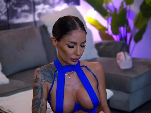 RaquelleVon — Anything that makes me smile and creates a good vibe.