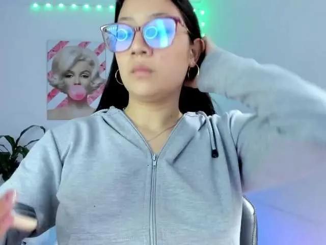 Freechat rouse-red on BongaCams