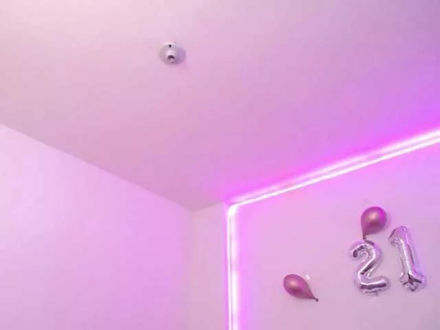 Offline Sammyviolet on BongaCams