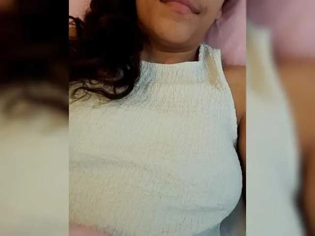 Sarach4 on BongaCams 