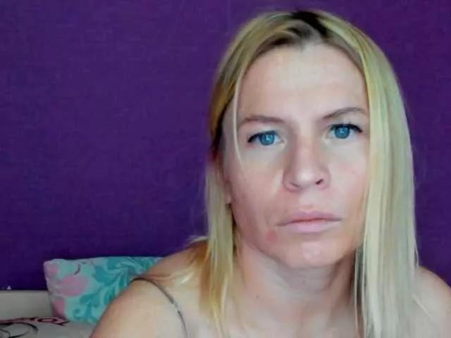 Saragrend1 on BongaCams 