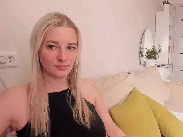 Sashanew77 on BongaCams 