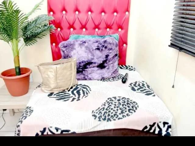 BongaCams strawberrylips  is Freechat  strawberrylips — play with my pussy and sucking on my tits