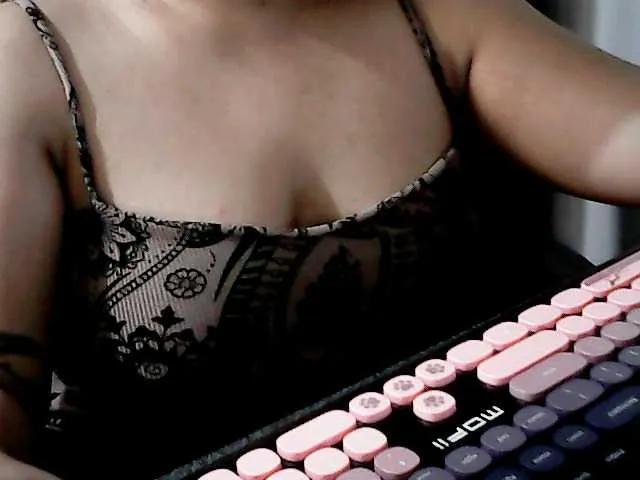 SweetKhat4u on BongaCams 