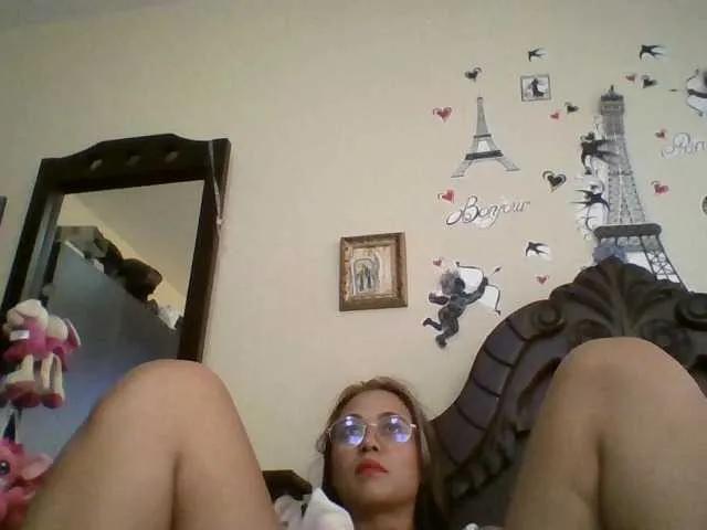 Offline trianabell on BongaCams