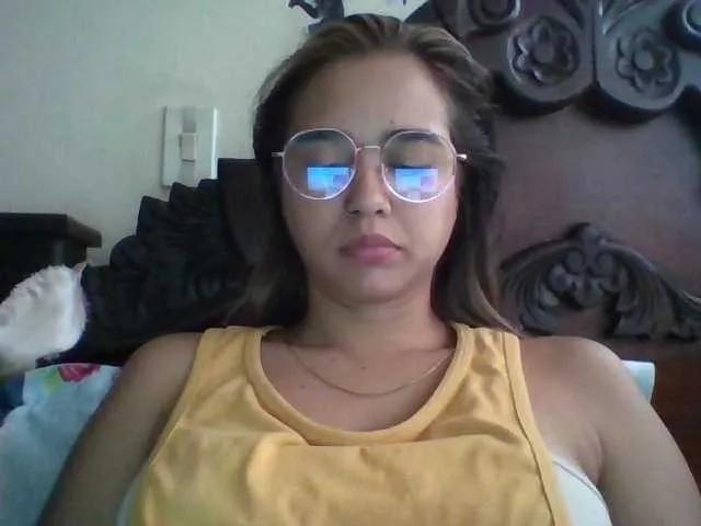 trianabell — que me vibren mi coo y masturbarme, que me consientan con regalos