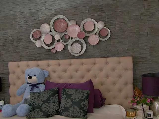 VannyFoxx — I like giving blowjobs , i like getting fucked hard , and the best thing : VEINY DICKS