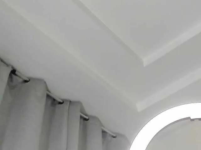 VioletAss — Me excita una buena conversacin y las personas amables. Una caricia en un cualquier parte del cuerpo, me enciende si la persona es corts. El aceite, los lubricantes y sentir la piel de la otra persona me moja demasiado.