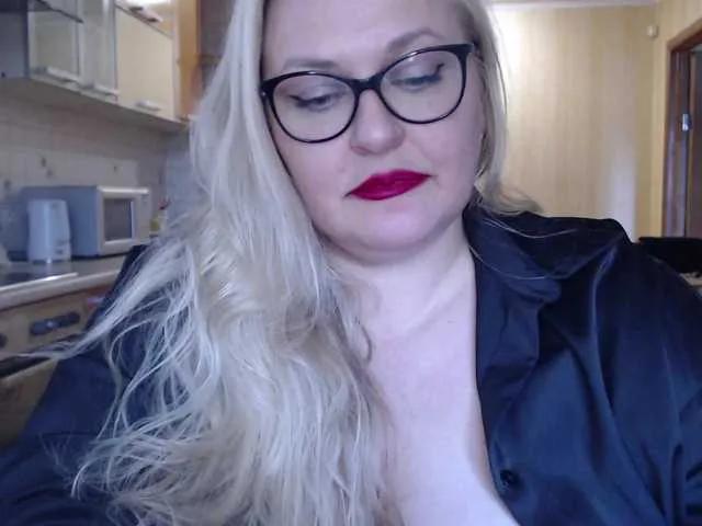 Offline WifeyNusha on BongaCams