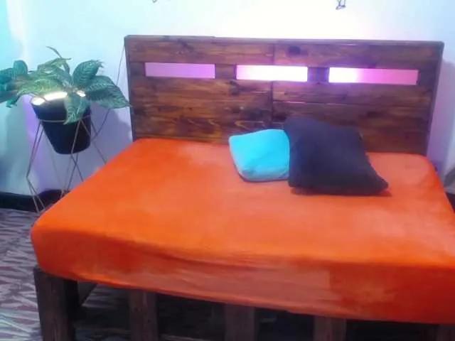 Offline Yeseniaa25 on BongaCams