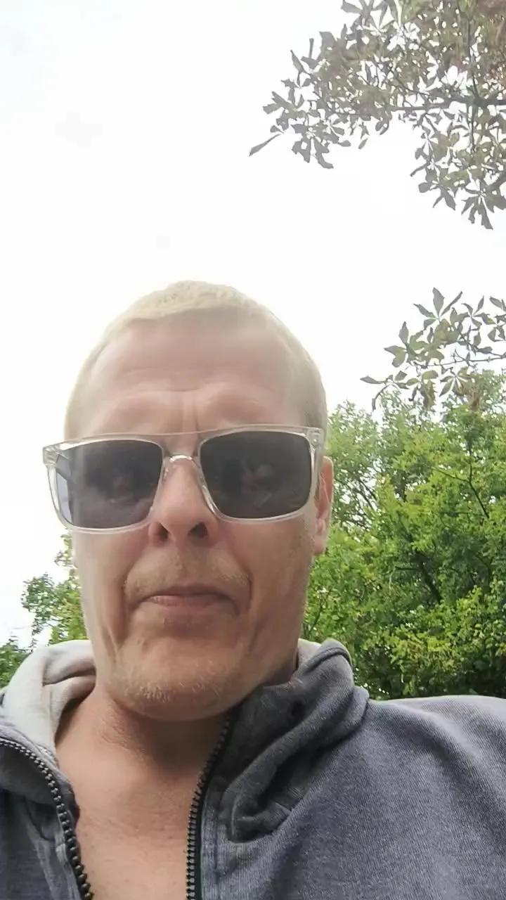 Offline 21x6cmfucking1 on Cam4