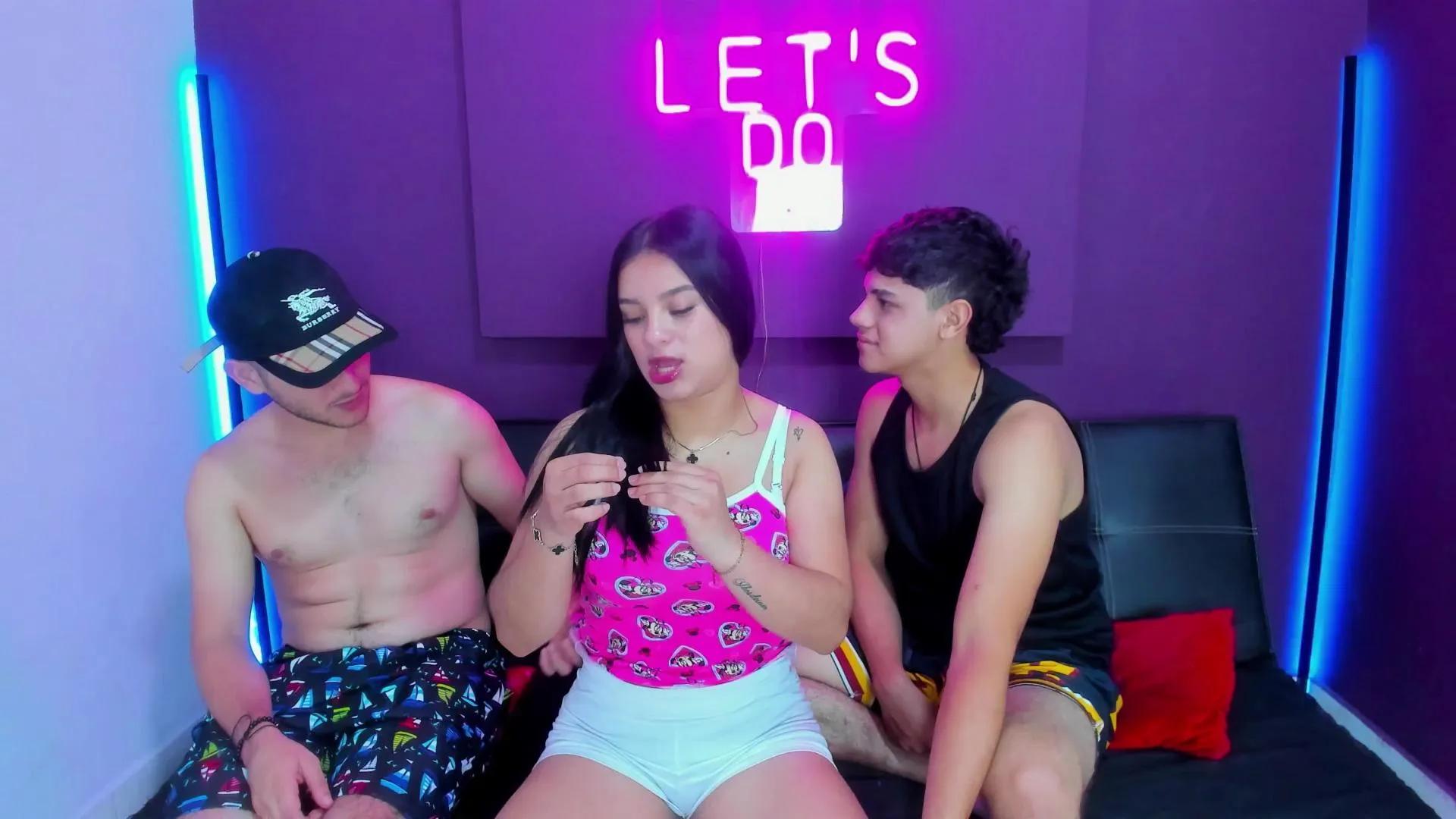 4PlayRoom —  #squirt #blowjob #pussy #threesome #pornstar #lesbian #amateur