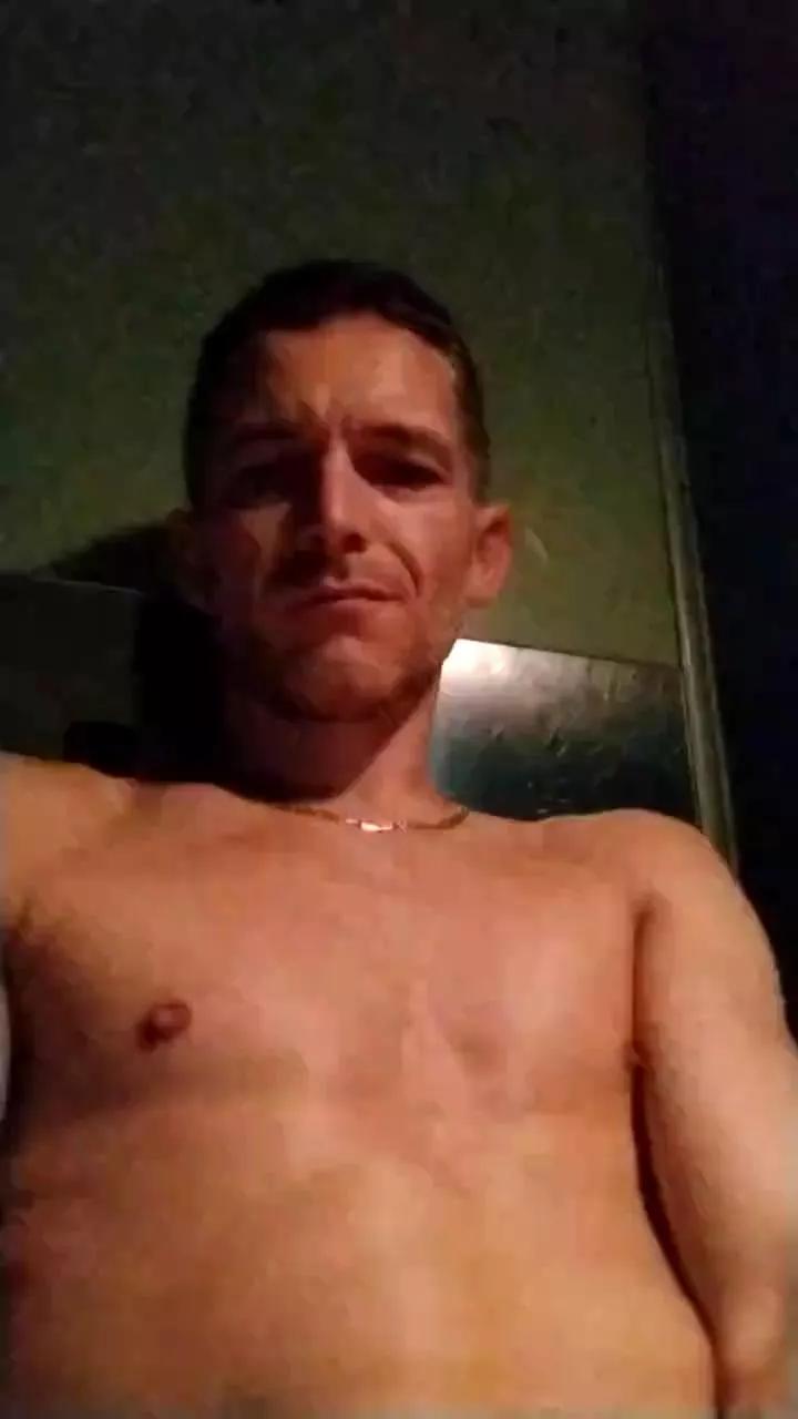 99vers8uncut on Cam4 