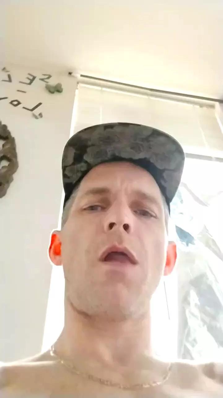 99vers8uncut on Cam4 