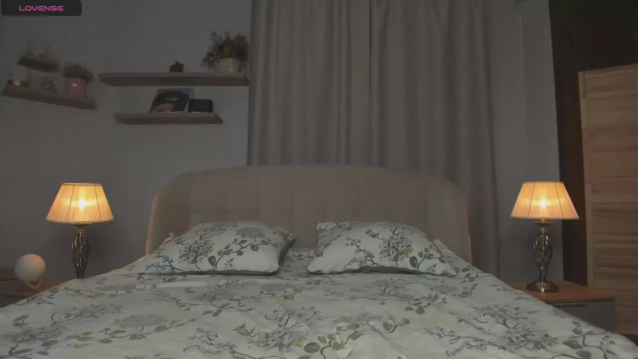_Honey_Boney_ on Cam4 
