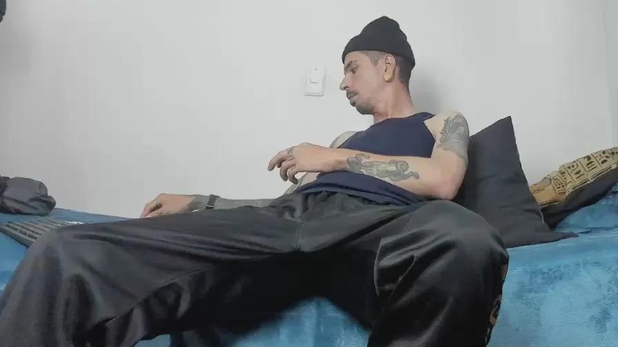 Offline aaronbigdickxxx on Cam4
