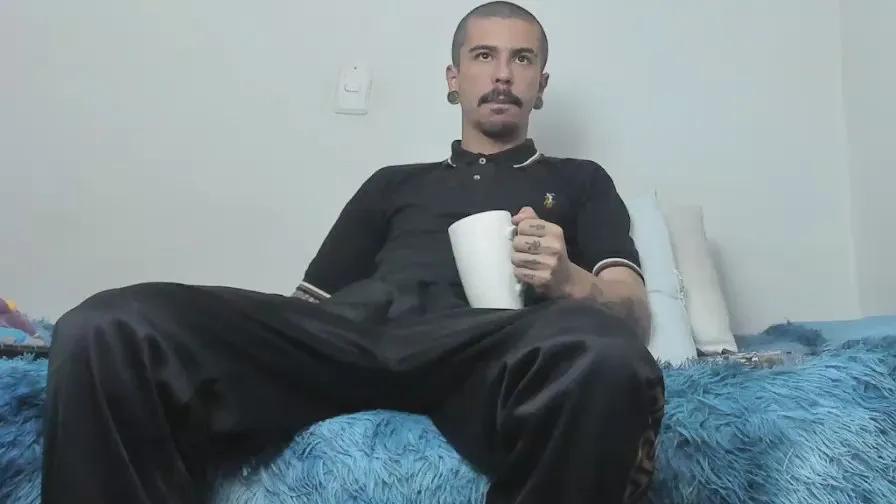 Offline aaronbigdickxxx on Cam4