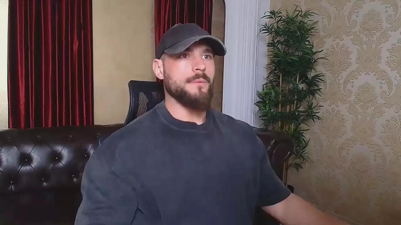 AdamJameson on Cam4 