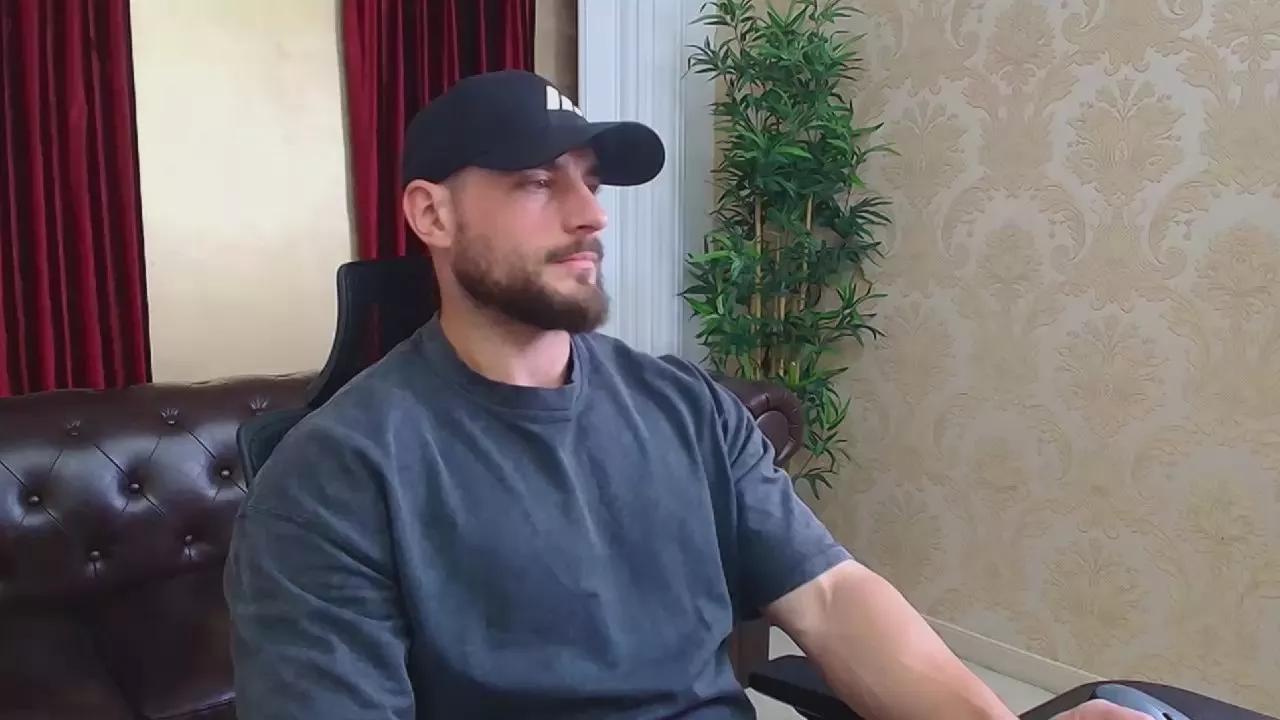 AdamJameson on Cam4 