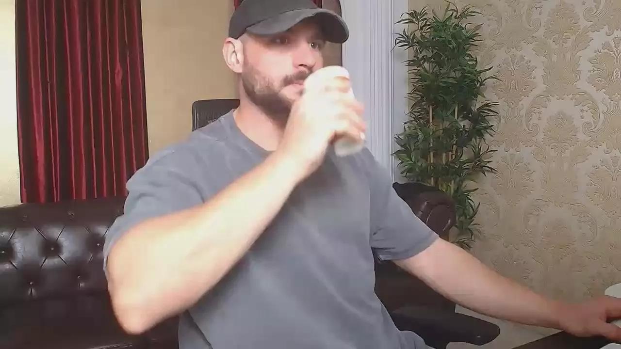 AdamJameson on Cam4 