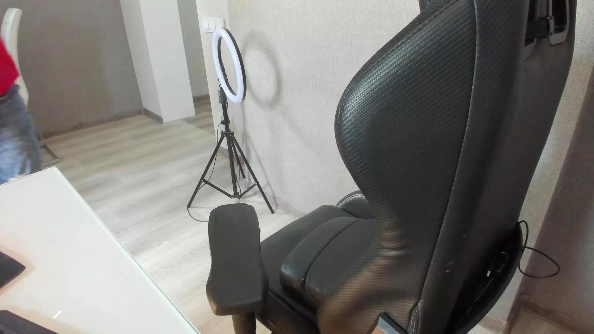 AdamTasty on Cam4 