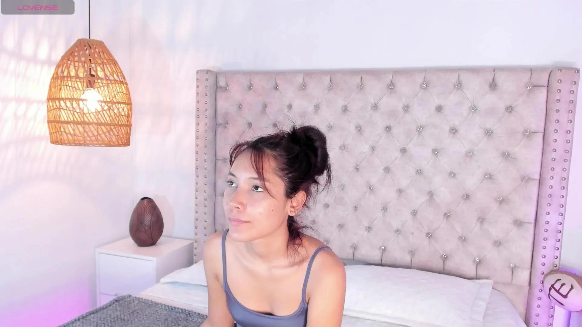 AdharaMancinii —  #pee #pussy #C2C #spanking #feet #amateur