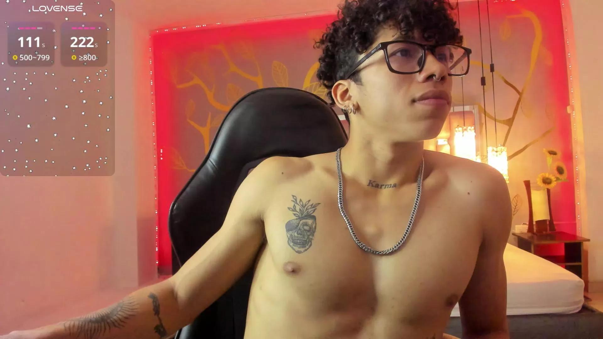 Akaza_ on Cam4 