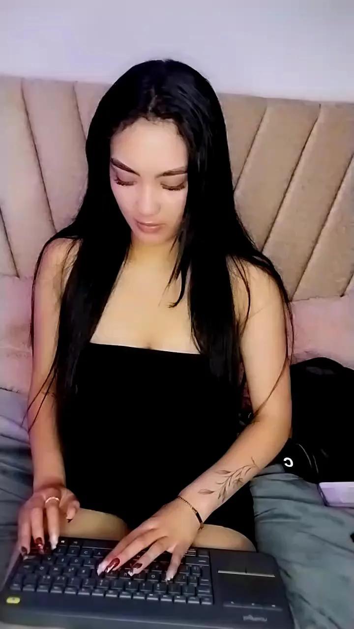 Offline Alahiateen on Cam4