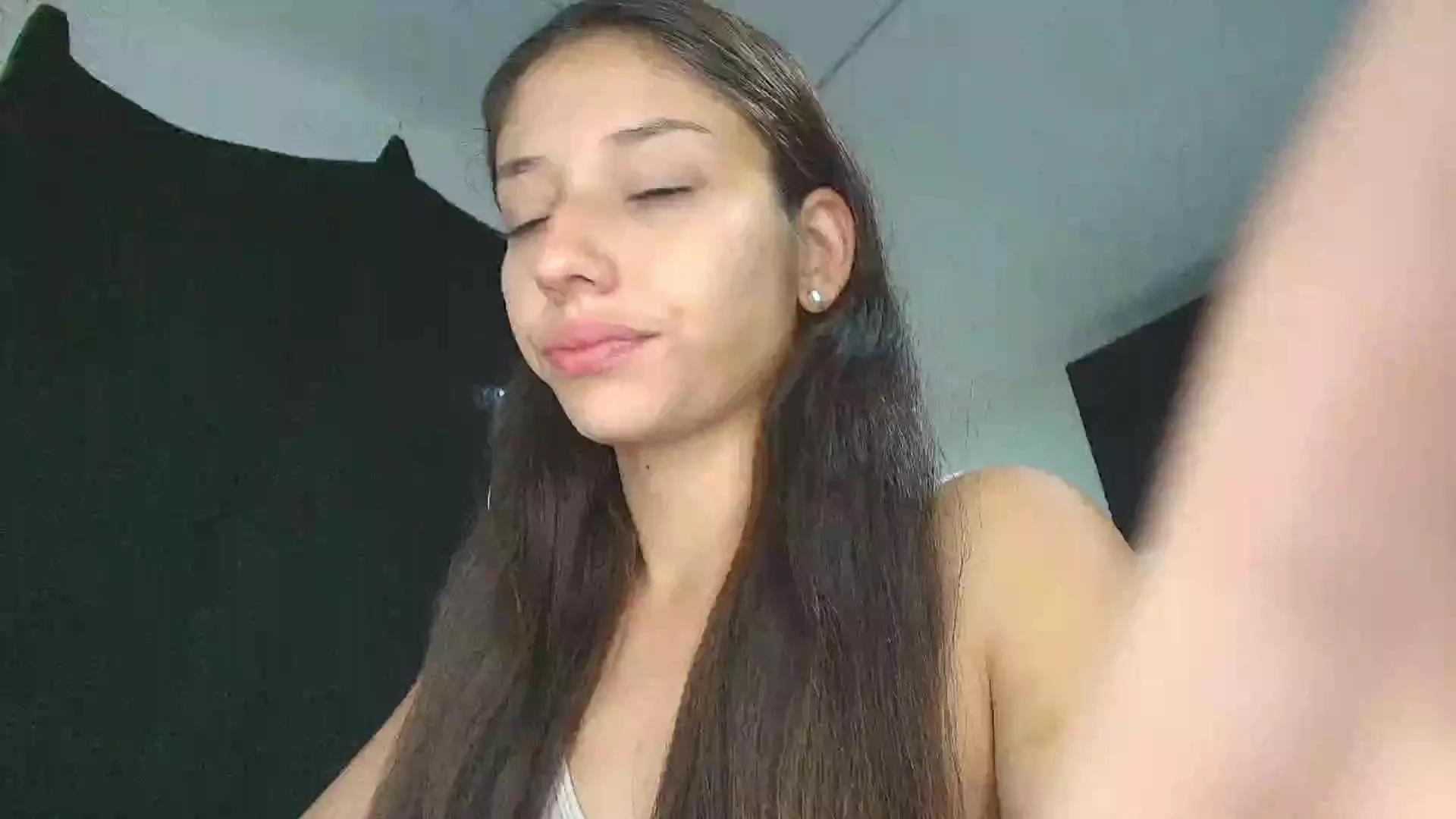 Offline Alaiapink on Cam4