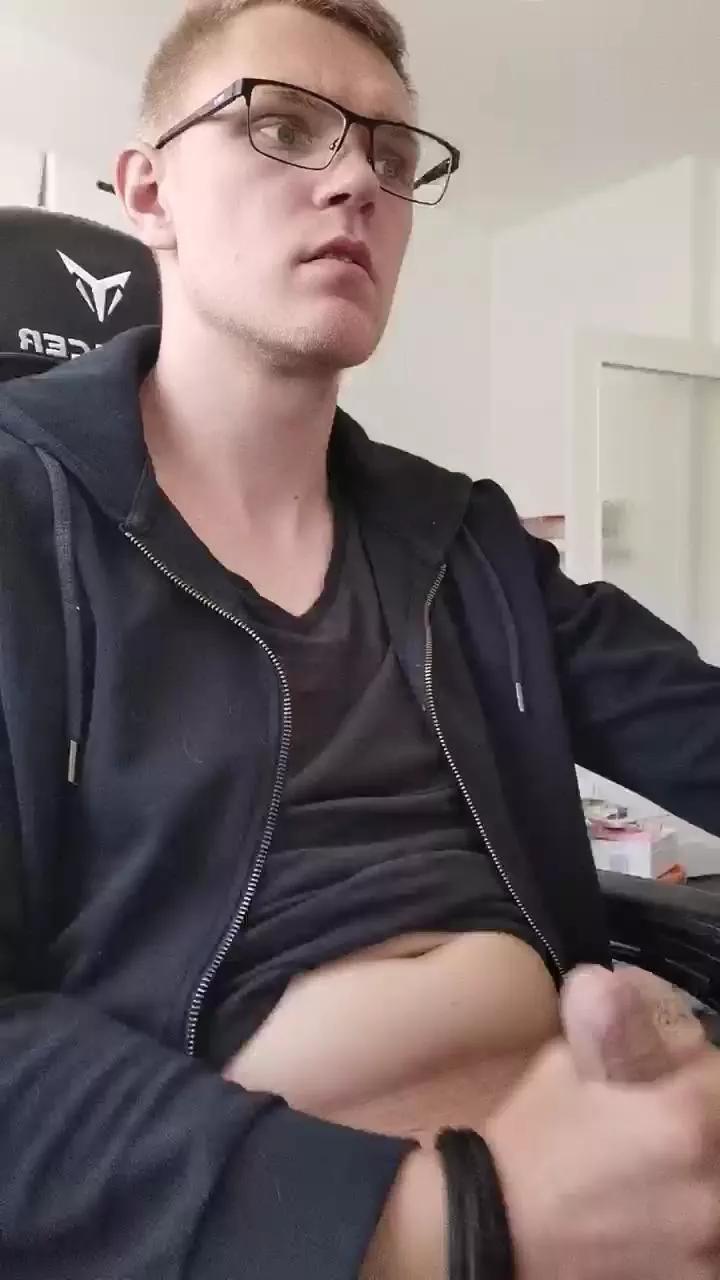 Aleex325 on Cam4 