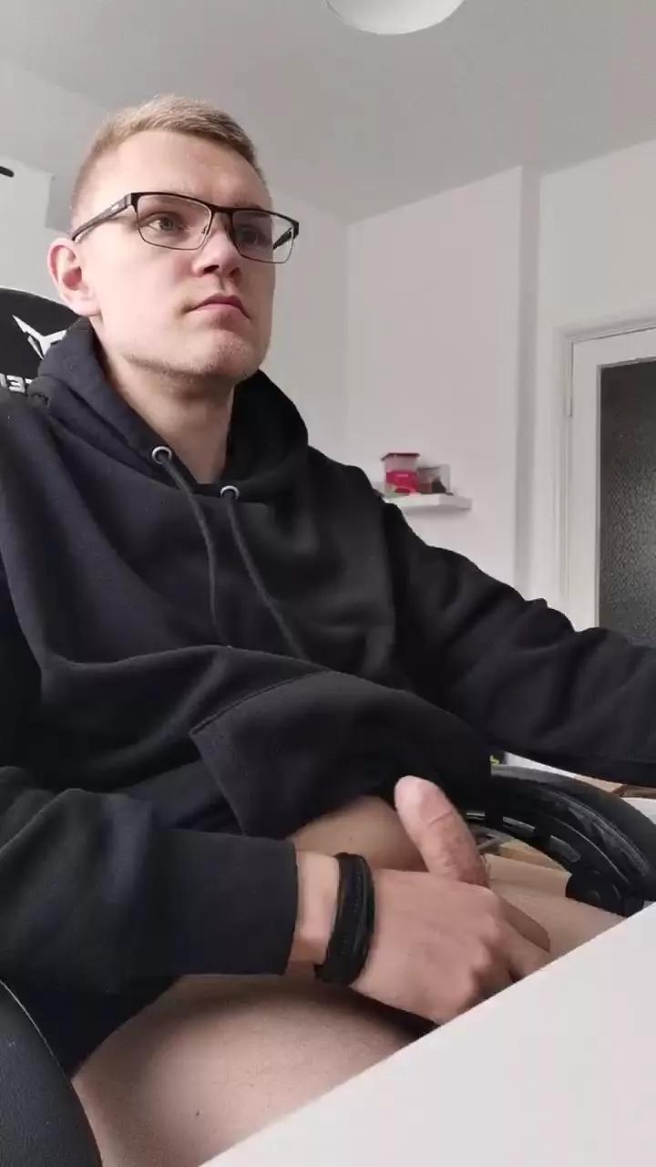 Aleex325 on Cam4 