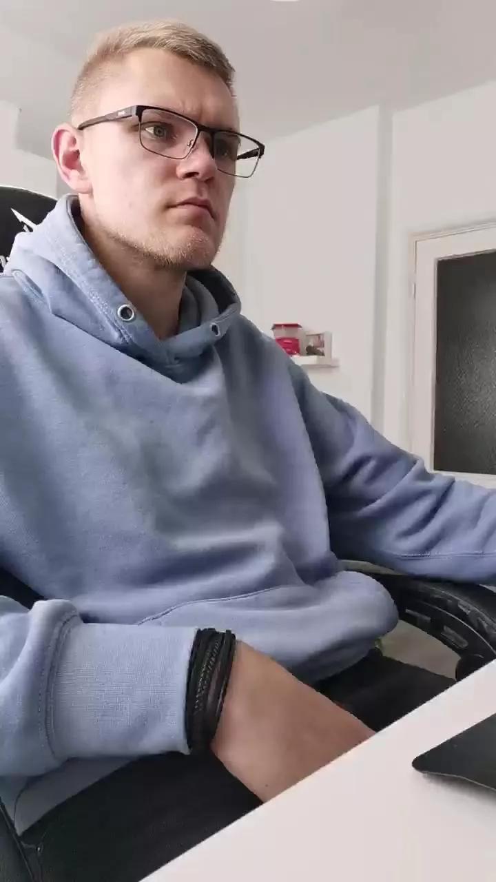 Aleex325 on Cam4 
