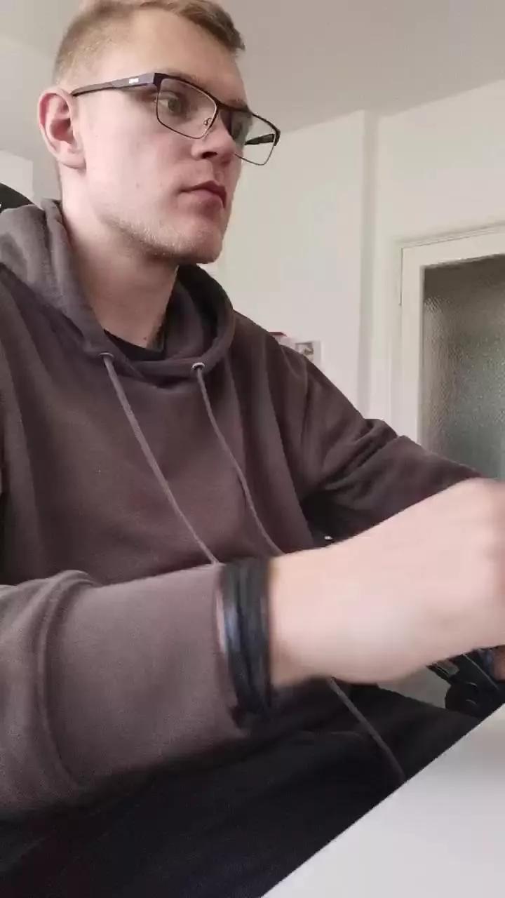 Aleex325 on Cam4 