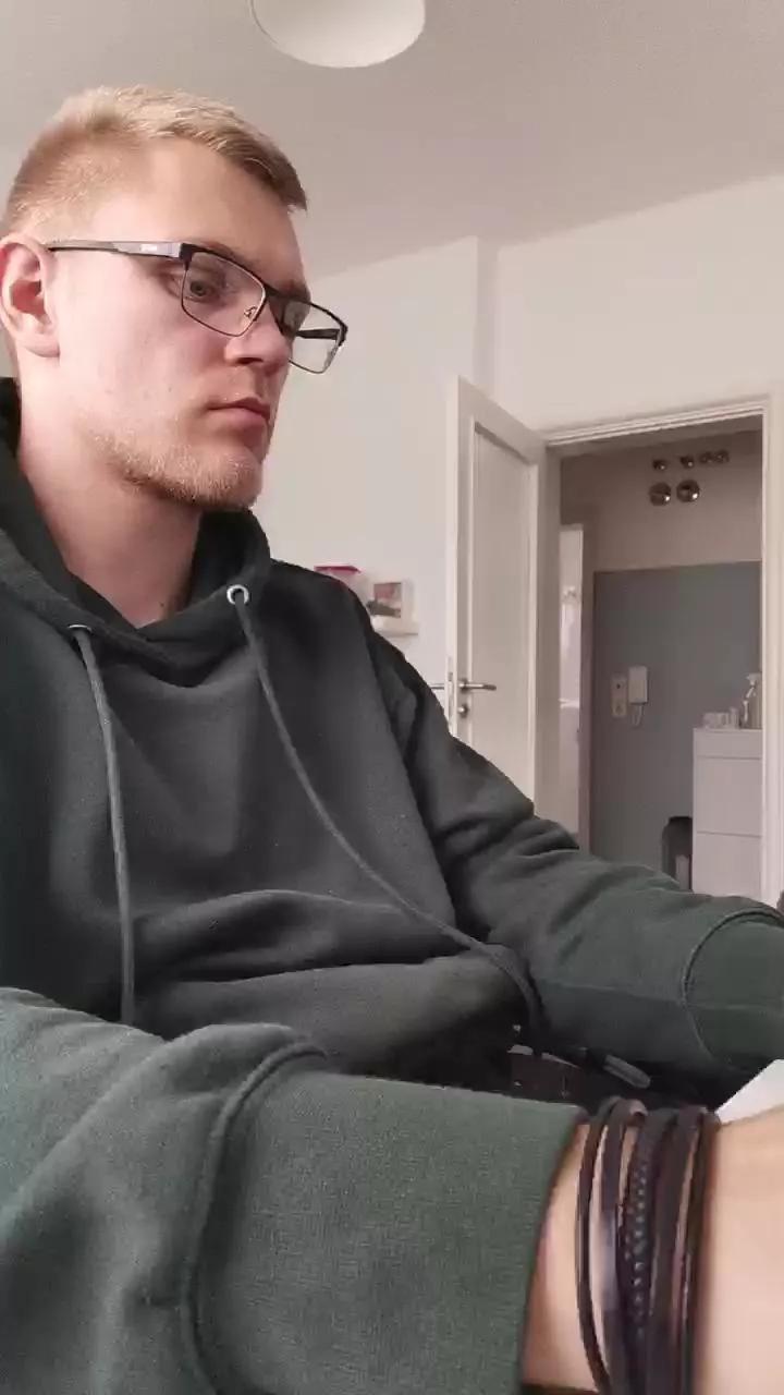 Aleex325 on Cam4 