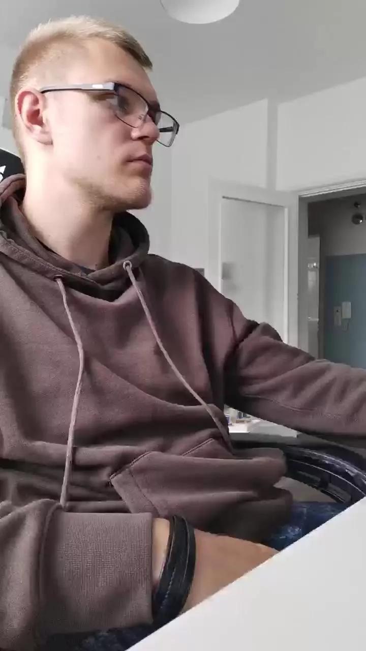 Aleex325 on Cam4 