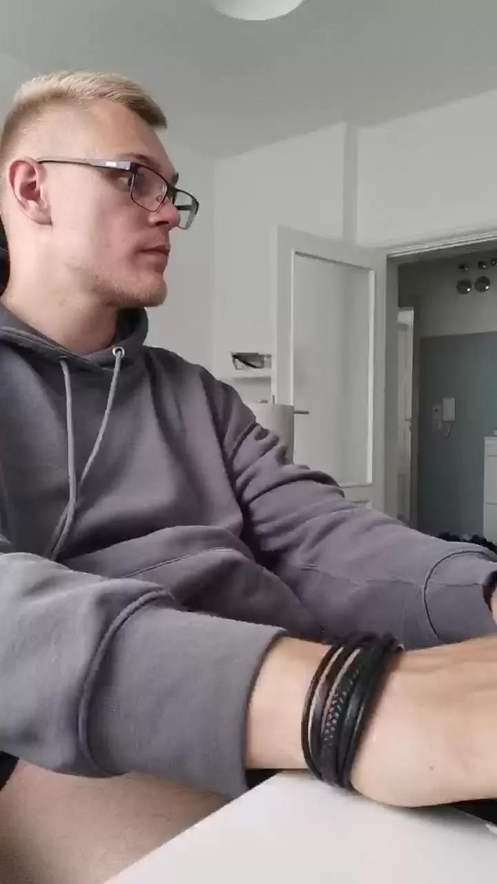 Aleex325 on Cam4 