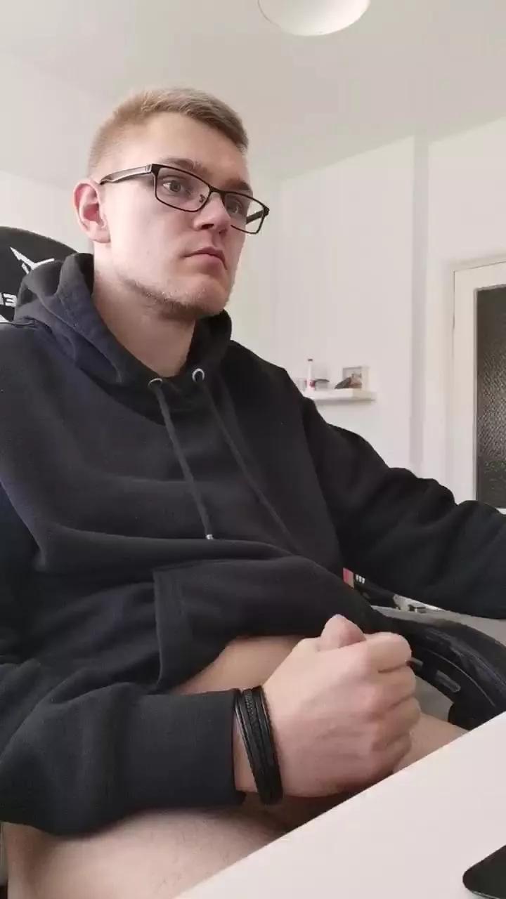 Aleex325 on Cam4 