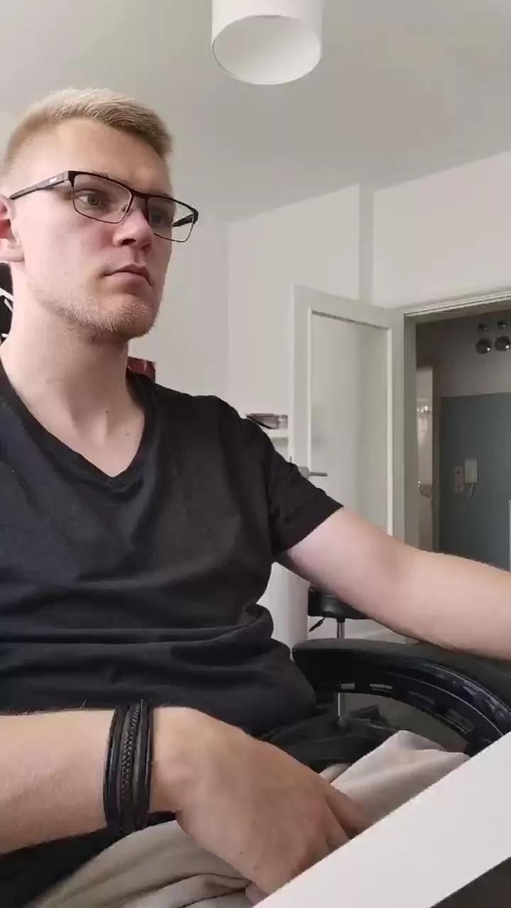 Aleex325 on Cam4 