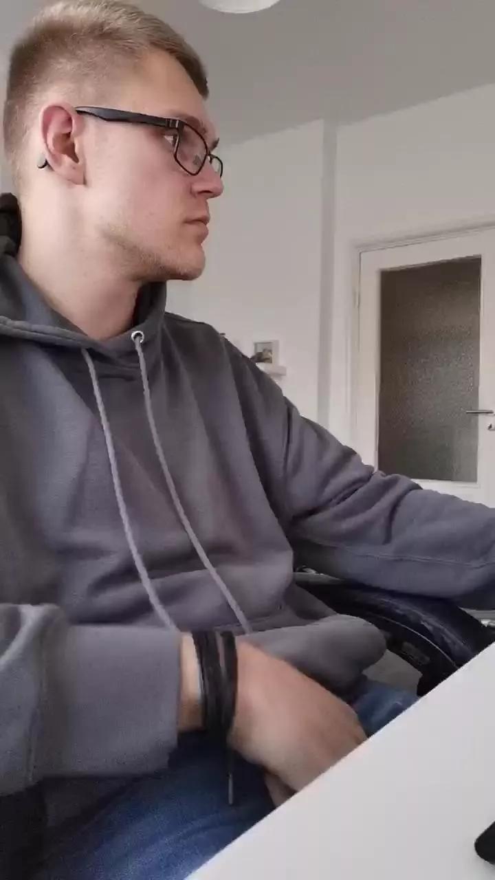 Aleex325 on Cam4 