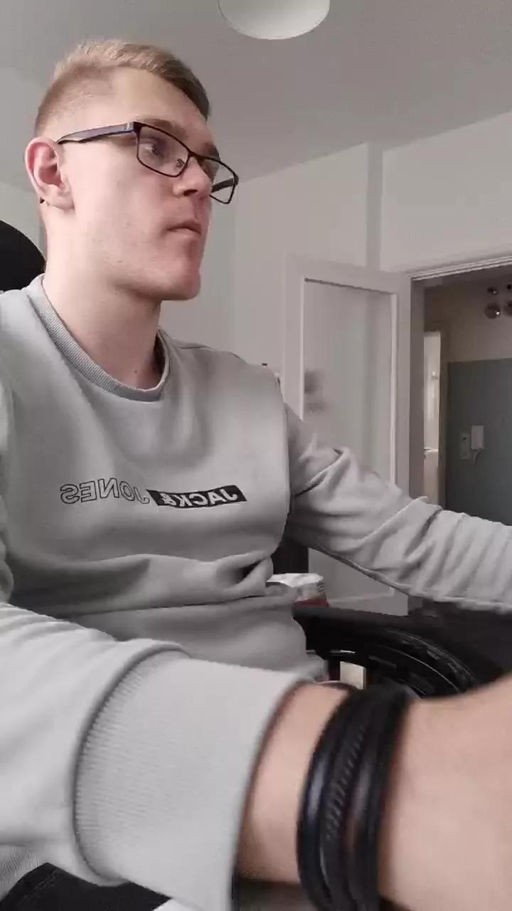 Aleex325 on Cam4 