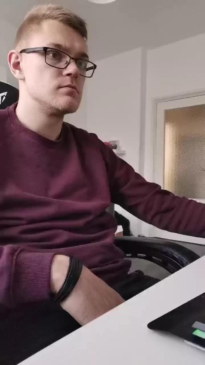 Aleex325 on Cam4 