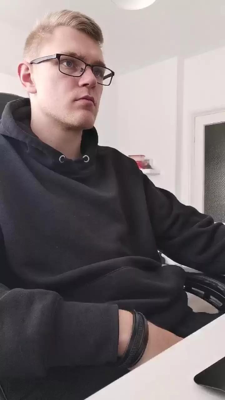 Aleex325 on Cam4 